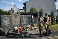 Hołd powstańcom warszawskim